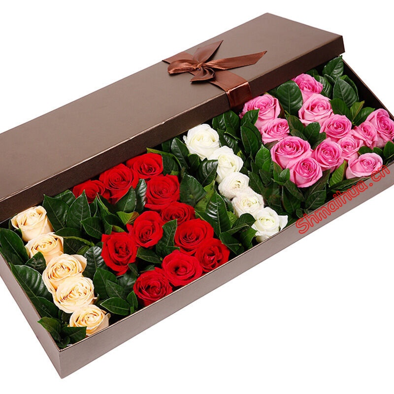 圣洁的爱-33支混色玫瑰，搭配适量栀子叶 包装 “1314”（一生一世）造型，长方形礼盒。